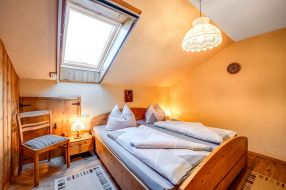 Wohnung 1 Schlafzimmer 2 mit Kleiderschrank